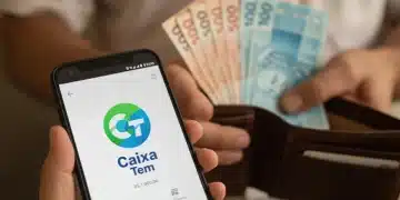 Pessoa utilizando aplicativo Caixa Tem para consultar FGTS 2026
